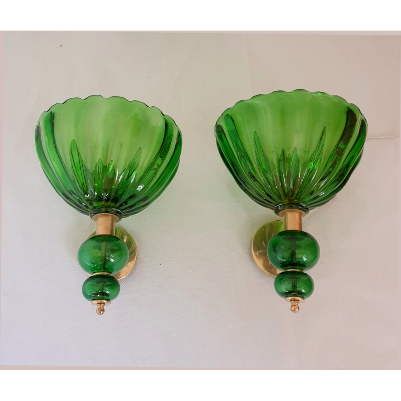Large Mid Century Modern green Murano glass and brass sconces, a pair, Italy, Barovier style, 1980. 2