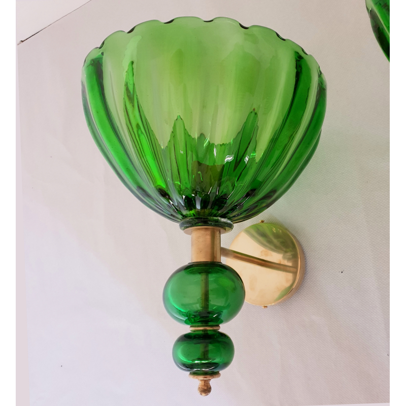 Large Mid Century Modern green Murano glass and brass sconces, a pair, Italy, Barovier style, 1980. 4